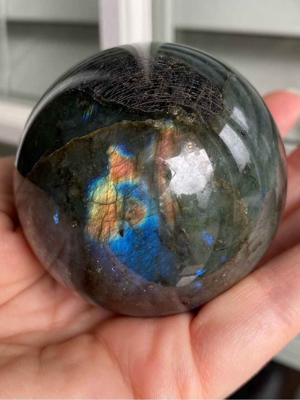 ✨ 2.22” High-Grade Labradorite Sphere ✨ - Picture 4 of 13